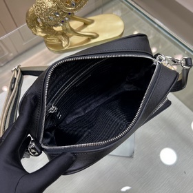 PRADA 8820-4 Эта элегантная сумка чер