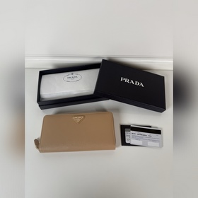 Кошелек Prada с одной молнией из кожи