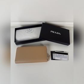 Кошелек Prada с одной молнией из кожи