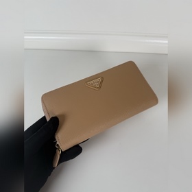 Кошелек Prada с одной молнией из кожи
