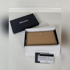 Кошелек Prada с одной молнией из кожи 