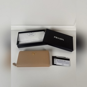 Кошелек Prada с одной молнией из кожи
