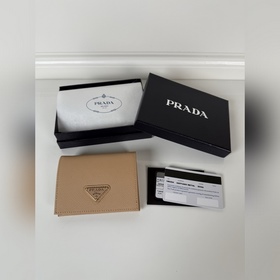 Женский компактный кошелек Prada с дву
