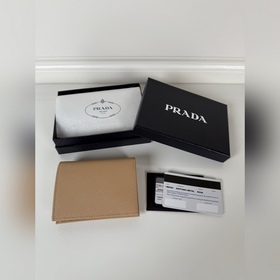 Женский компактный кошелек Prada с дву