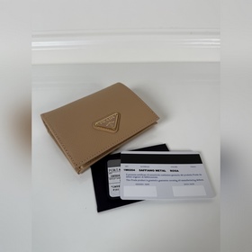 Женский компактный кошелек Prada с дву