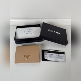 Женский компактный кошелек Prada с дву