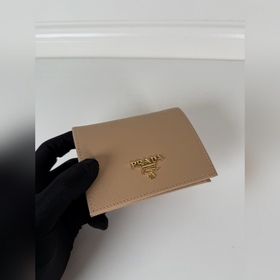 Женский компактный кошелек Prada с дву