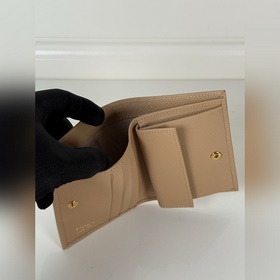 Женский компактный кошелек Prada с дву