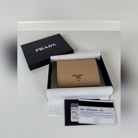 Женский компактный кошелек Prada с дву