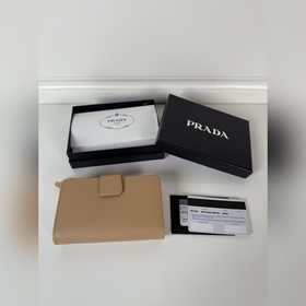 Женский кошелек Prada с крестообразной