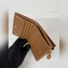 Универсальный короткий кошелек Prada, 