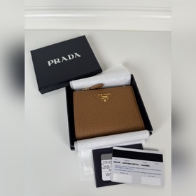 Универсальный короткий кошелек Prada, 