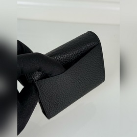 Женский короткий кожаный кошелек Prada