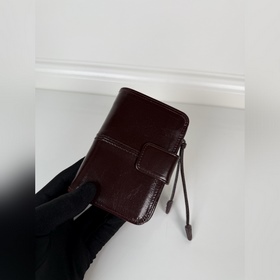 Короткий кожаный кошелек Prada из кори