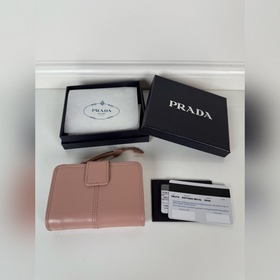 Короткий кожаный кошелек Prada из теля