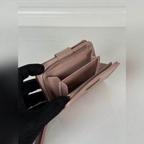 Короткий кожаный кошелек Prada из теля