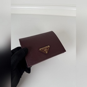 Женский компактный кошелек Prada с дву