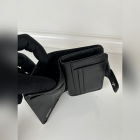 Женский кошелек Prada с крестообразной