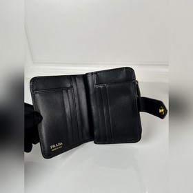Женский короткий кошелек Prada с крест