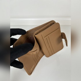 Женский короткий кожаный кошелек Prada