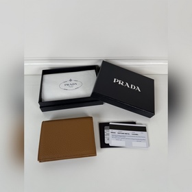 Женский компактный кошелек Prada с дву