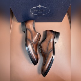 Классические кожаные туфли Prada с кож