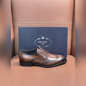 Классические кожаные туфли Prada с кож