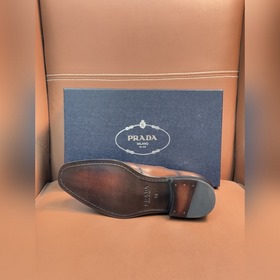 Классические кожаные туфли Prada с кож