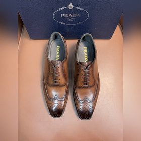 Классические кожаные туфли Prada с кож