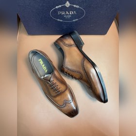 Классические кожаные туфли Prada с кож