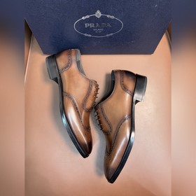 Классические кожаные туфли Prada с кож
