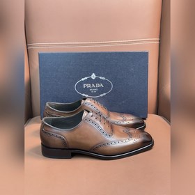 Классические кожаные туфли Prada с кож