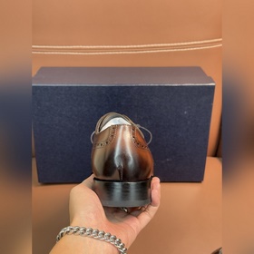 Классические кожаные туфли Prada с кож