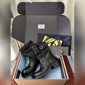 PRADA Весна/Лето 2025 Винтажные кожаны
