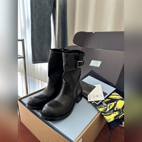 PRADA Весна/Лето 2025 Винтажные кожаны