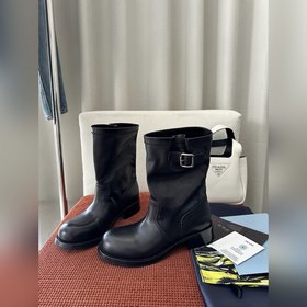 PRADA Весна/Лето 2025 Винтажные кожаны