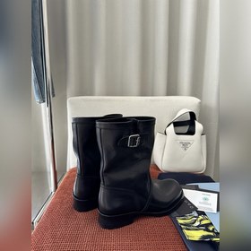 PRADA Весна/Лето 2025 Винтажные кожаны