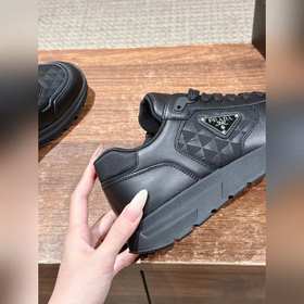 PRADA Новые мужские спортивные кеды из