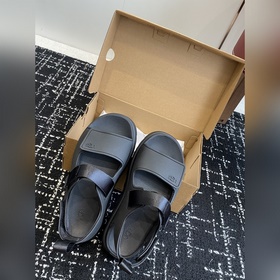 Сандалии UGG 25SS с толстой подошвой.