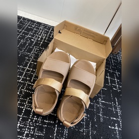 Сандалии UGG 25SS с толстой подошвой.