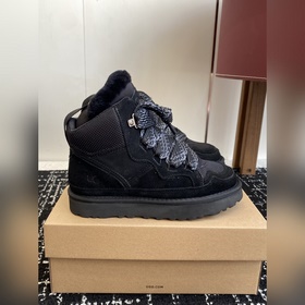 Повседневные зимние сапоги UGG с мехов
