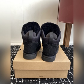 Повседневные зимние сапоги UGG с мехов
