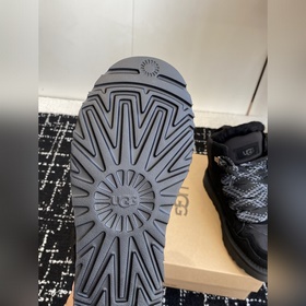 Повседневные зимние сапоги UGG с мехов