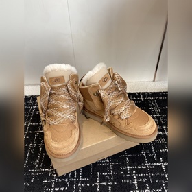 Повседневные зимние сапоги UGG с мехов