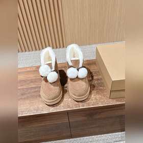 UGG Oil-Stained Kailin Pom-Pom Bow Sty