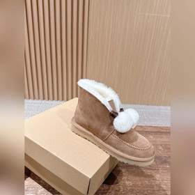 UGG Oil-Stained Kailin Pom-Pom Bow Sty