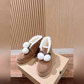 UGG Oil-Stained Kailin Pom-Pom Bow Sty