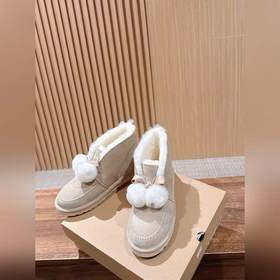 UGG Oil-Stained Kailin Pom-Pom Bow Sty