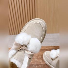 UGG Oil-Stained Kailin Pom-Pom Bow Sty