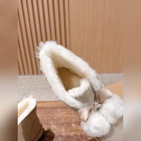 UGG Oil-Stained Kailin Pom-Pom Bow Sty